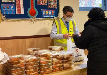 El comedor comunitario del UCKG “Kitchen Soup” en Catford, Reino Unido satisface las necesidades de las personas
