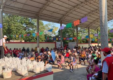 Colombianos acampados en Cumbica (São Paulo, Brasil) esperando repatriación reciben donaciones para sobrevivir