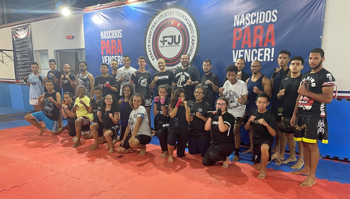 El luchador Luiz Tigrão es la referencia nacional del deporte y enseñó técnicas profesionales a los alumnos de Muay Thai