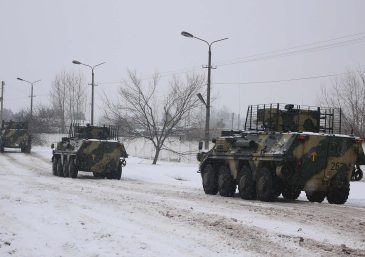 Ucrania y Rusia: Zelensky pide un alto al fuego mientras delegados rusos y ucranianos negocian cerca de la frontera con Bielorrusia