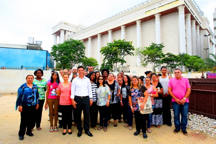 Familiares de detentos participam de tour no Templo de Salomão3 min read