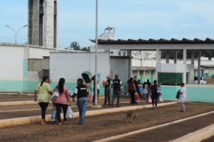 Universal evangeliza em frente a presídios de Porto Velho, Rondônia